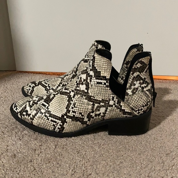 Steve Madden Shoes - Steve Madden snakeskin boots size 7